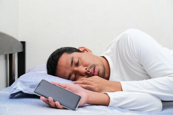 Mengapa Orang sering Tidur Ngiler? Begini Penyebab dan Mengatasinya