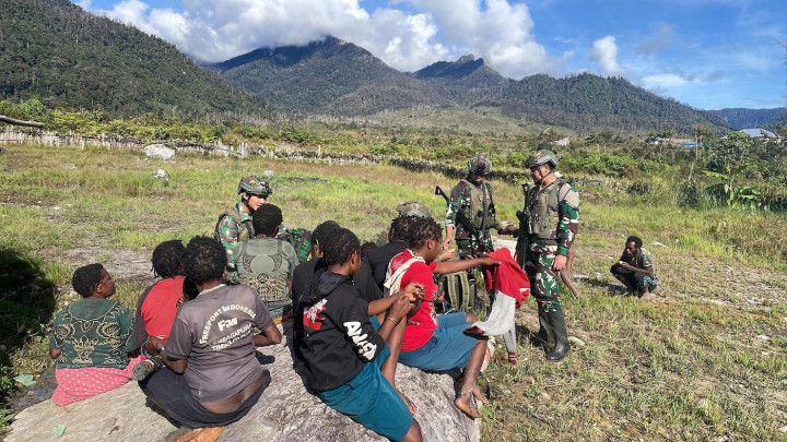 Begini Cara TNI Lakukan Pendekatan Humanis di Papua