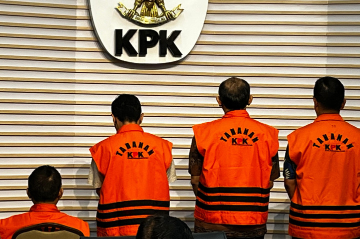 Eks Sekda Bandung Ema Sumarna Ditahan Terkait Kasus Suap CCTV