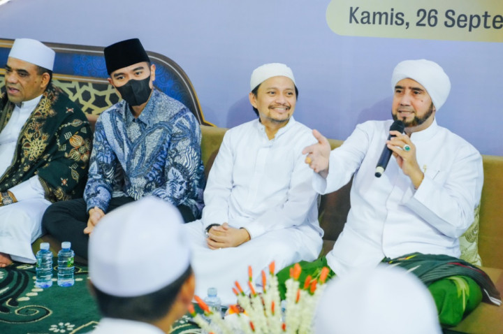 Bersama Habib Syech, Kaesang Hadiri Maulid Nabi di Banjarmasin