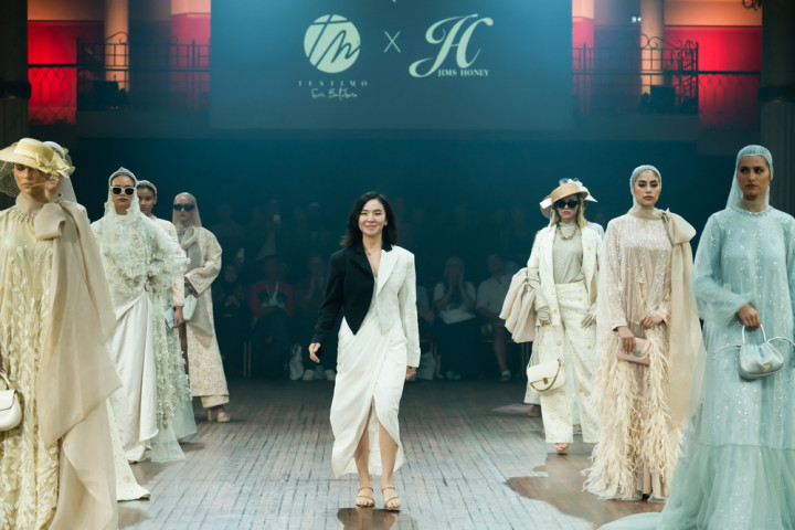 Produk Fesyen Indonesia Kenalkan Koleksi Baru di Front Row Paris 2024