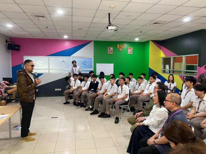 Kunjungi Sekolah Binus, Sahroni Berikan Pendidikan Karakter Cegah <i>Bullying</i>