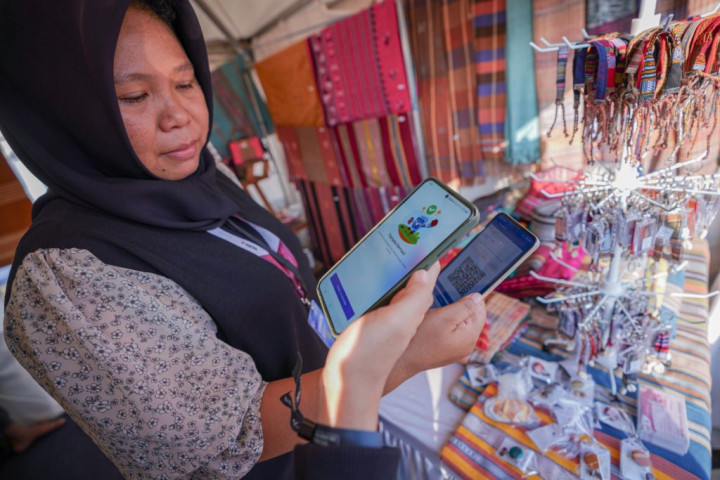 Tinggal <i>Scan</i>, Belanja Selama Moto GP Mandalika Bisa Dapat Diskon Pakai Cara Ini