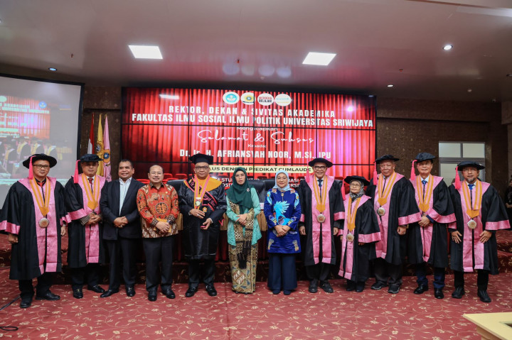 Wamenaker Afriansyah Noor Raih Gelar Doktor di Universitas Sriwijaya