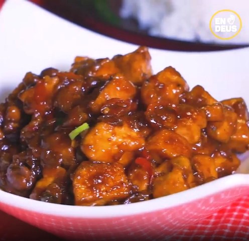 Masakan yang Indonesia banget nih, tahu campur tauco. Dijamin bikin tambah nasi! (Foto: Dok. Endeus TV)