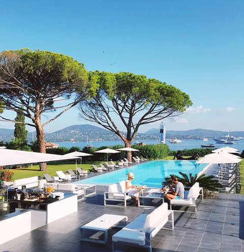 Kenapa Check-in Hotel Harus Jam 2 dan Check-Out Jam 12 Siang?