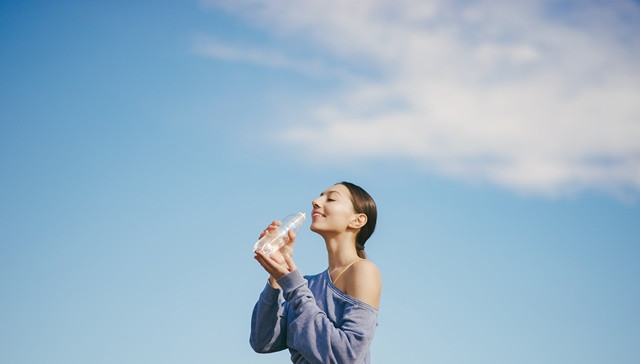 Kenapa Sih Haus Terus Habis Makan Makanan Manis?