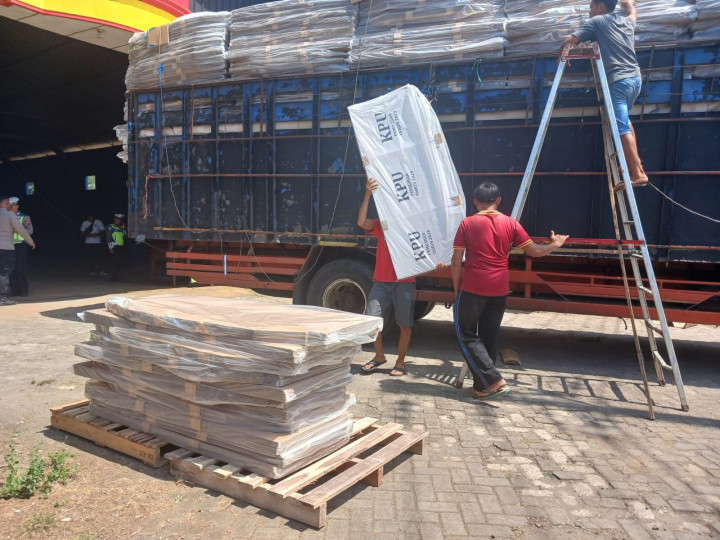 6.972 Bilik Suara Sampai ke KPU Jepara