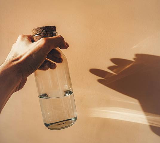 Cuaca Masih Panas, Waspada Dehidrasi! Begini 5 Cara Menguranginya