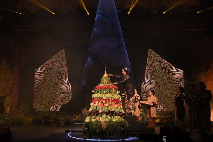 Melestarikan Budaya Jawa lewat Acara Pernikahan