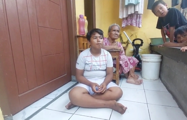Remaja Disabilitas di Tangerang Viral Usai Bantu Buka Jalan untuk Ambulans