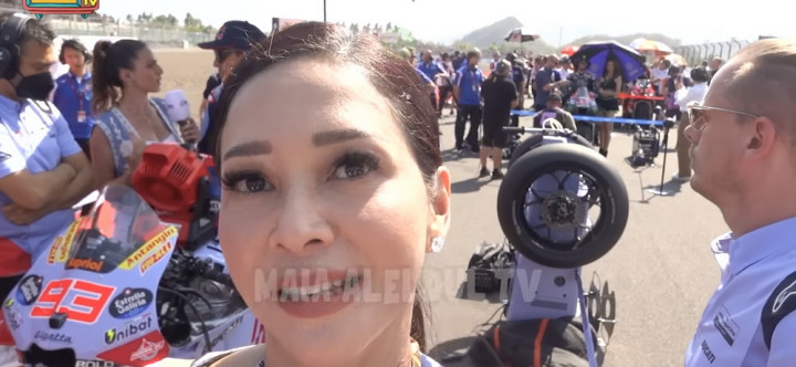 Kibarkan Bendera Finis di MotoGp Mandalika 2024, Maia Estianty: Berkat Orang Dalam