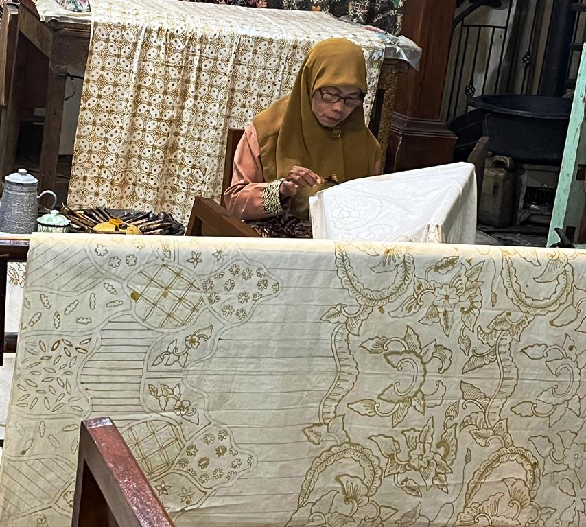 Pengrajin Batik di Desa Kauman, Surakarta. Dok. A. Firdaus/Medcom