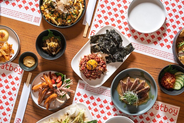 Fatboy Izakaya Chidlom, Tempat Bersantai Sambil Santap Makanan Unik di Bangkok