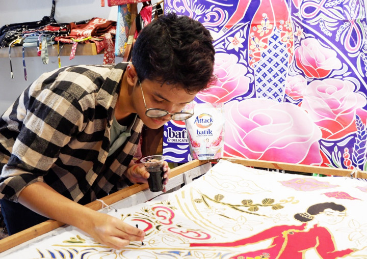 Kain Batik Kirei, Hasil Kolaborasi Attack dan Penyintas Kanker Perajin Batik