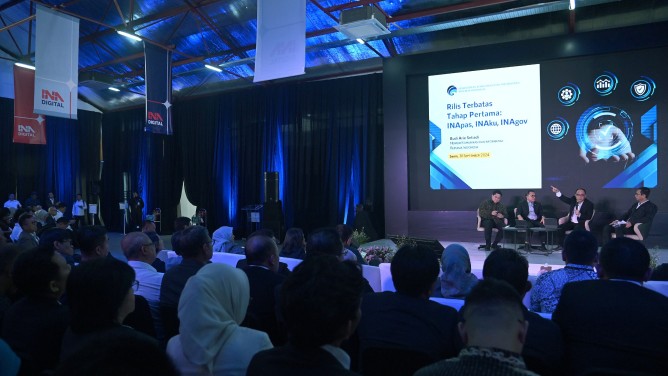 Menkominfo Dorong Implementasi Regulasi Percepatan Transformasi Digital