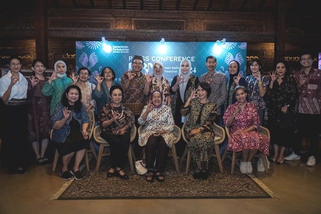 Yayasan Batik Indonesia Rayakan Hari Batik Nasional Lewat 'Bangga Berbatik'