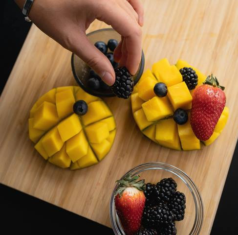Buah tropis di bawah ini sangat berkhasiat bagi kesehatan. Apa saja buahnya? (Foto: Ilustrasi/Dok. Pexels.com)