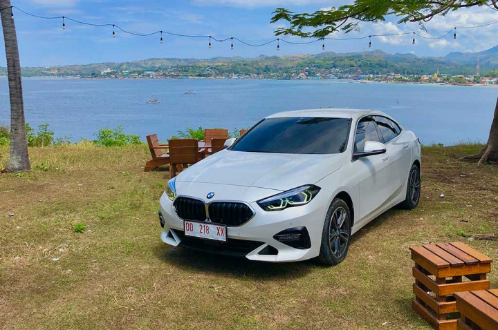 BMW 218i, Sedan Kompak Mewah dengan Fitur Melimpah!