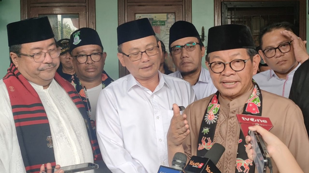 Sowan ke Rumah Ketum FBR, Pramono-Rano Disuguhi Jengkol