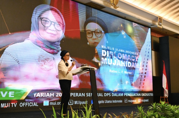 Menlu Retno Marsudi Raih Mujahidah Diplomasi Award dari MUI
