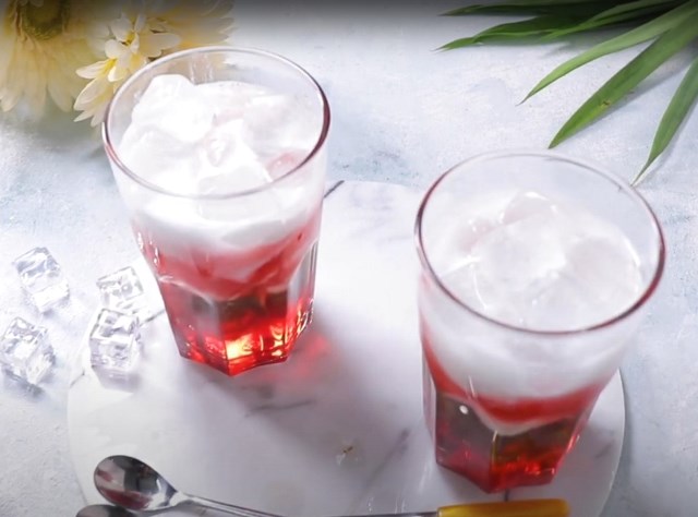 Segarnya es cincau sirsak dengan gurihnya santan. (Foto: Dok. Endeus TV)