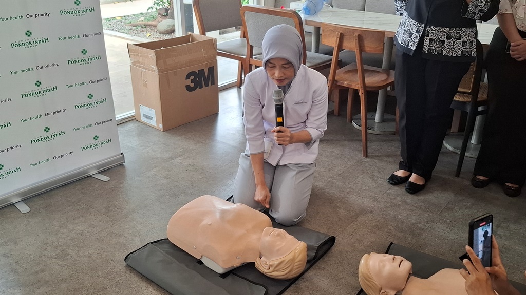 BLS atau Basic Life Support perlu dilakukan. Meskipun rumah sakit dekat dengan posisi korban yang mengalami henti jantung. Dok. Aulia/Medcom