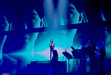 Nike Ardilla Hadir ke Atas Panggung Synchronize Fest