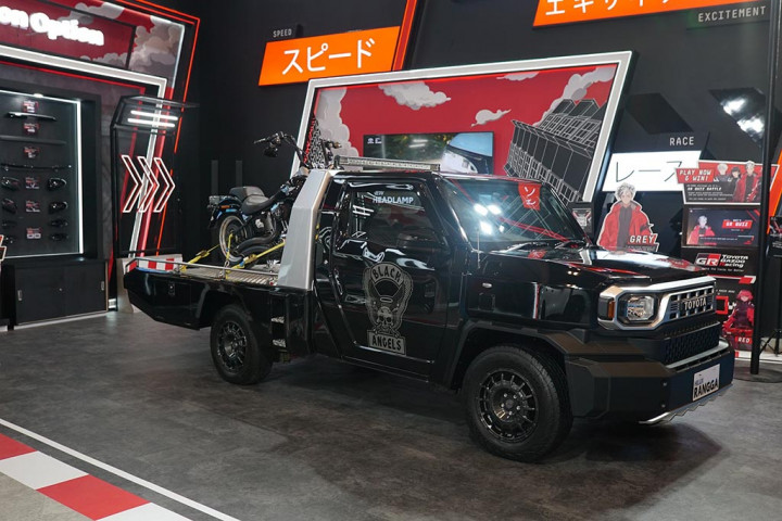 Gagah! Towing Car 'Black Angels' Toyota Hilux Rangga