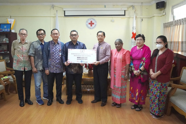 Bentuk Solidaritas, KBRI Yangon Beri Bantuan untuk Korban Topan Yagi