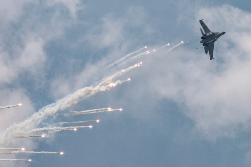 Melihat Aksi Prajurit TNI Unjuk Kemampuan di HUT ke-79