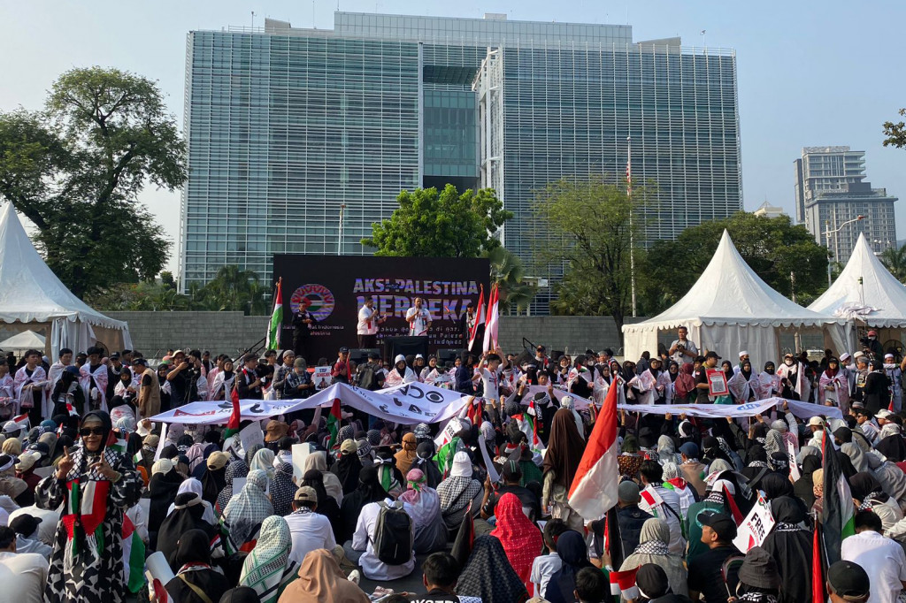 Ribuan Massa Gelar Aksi Bela Palestina di Depan Kedubes AS