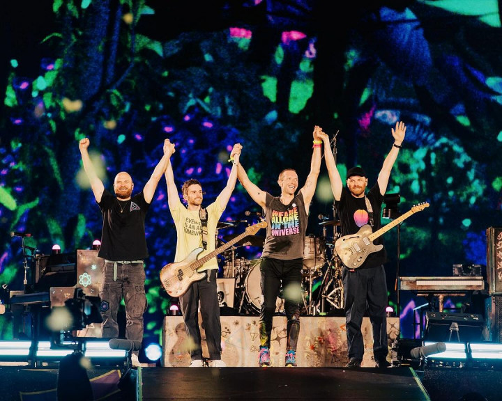 Coldplay Rilis Vinyl Album dari Limbah Plastik Sungai Cisadane