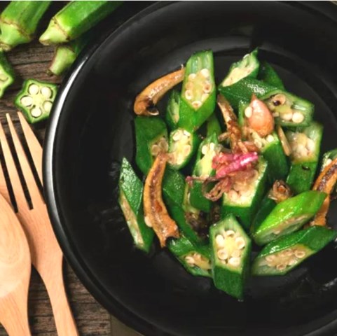 Hanya butuh waktu 15 menit saja kamu bisa membuat sayuran okra ini. Kuy, dicoba! (Foto: Dok. Endeus TV)