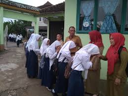 13 Adab Siswa Terhadap Guru Menurut Imam Al-Ghazali