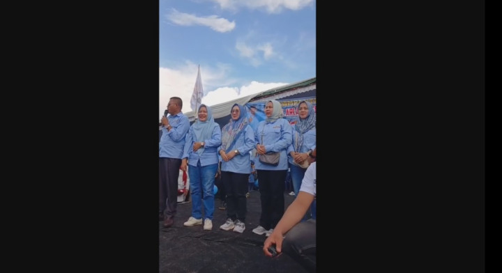 Viral, Cawalkot Prabumulih Sumsel Pamer 4 Istrinya Saat Kampanye