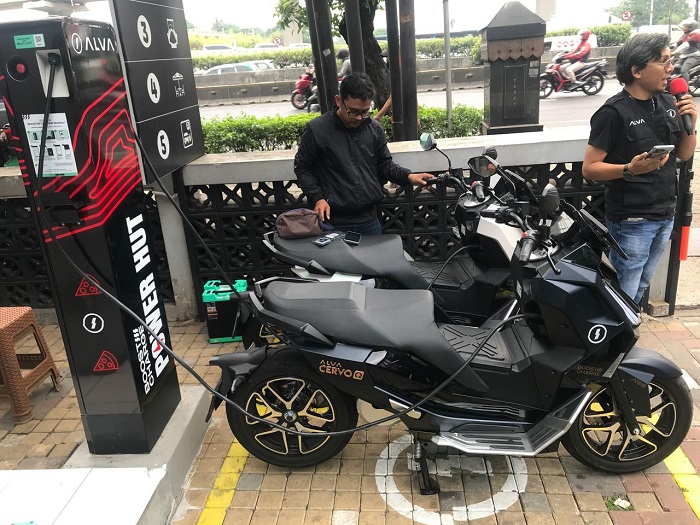 Fasilitas Boost Charge Station Motor Listrik Alva Mulai Menjamur di Jakarta