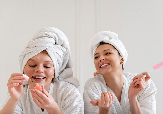 Dermatologis menyarankan untuk melakukan perawatan kulit sejak usia remaja. (Foto: Ilustrasi. Dok. Freepik.com)