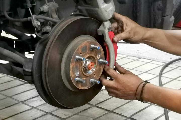 Tips Merawat Rem Cakram Mobil Agar Awet dan Optimal