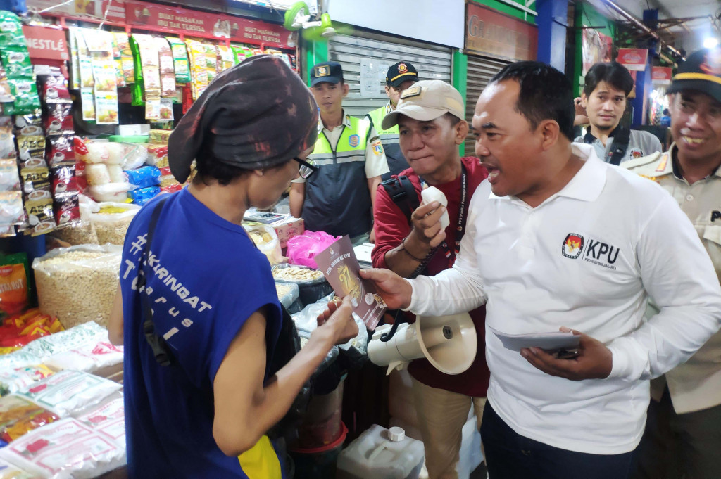 KPU Jakpus Sosialisasi Tahapan Pilkada 2024 ke Pasar Palmerah