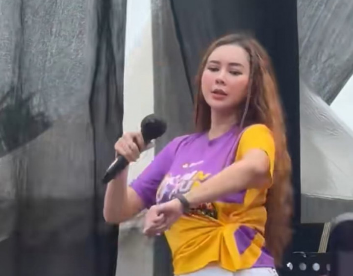 Penampilan Aura Kasih Dianggap Berubah, Bagian Tubuh Ini Jadi Sorotan