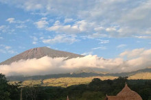 Gunung Rinjani, Lombok Provinsi Nusa Tenggara Barat (NTB). Antara/Akhyar Rosidi