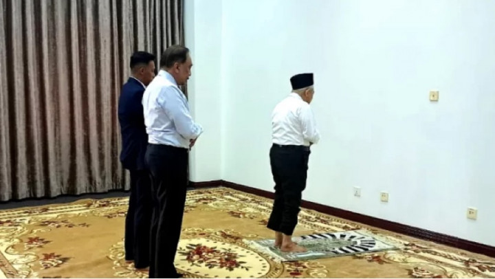 Di KTT ASEAN Wapres Maruf Amin Jadi Imam Salat Bersama Anwar Ibrahim