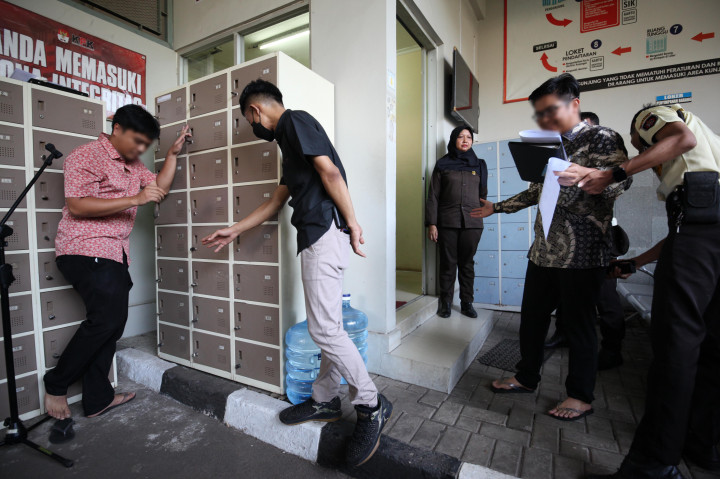 Potret Petugas Sidak Rutan KPK