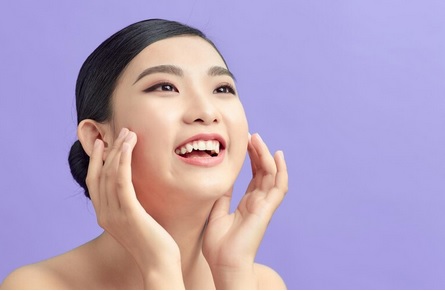 Masyarakat memiliki keingintahuan tinggi dalam menangani wajah yang mulai kerutan. Ilustrasi Freepik 