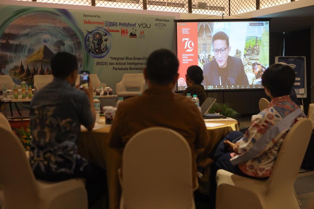 Menparekraf saat menghadiri secara online di acara Keynote Speech ITO 2025 yang digelar Forum Wartawan Pariwisata dan Ekonomi Kreatif (Forwarparekraf), di Hotel Aston Kemayoran. Dok. Kemenparekraf