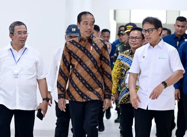 Jelang Lengser, Jokowi Nostalgia Kunjungi Sekolahnya di Solo