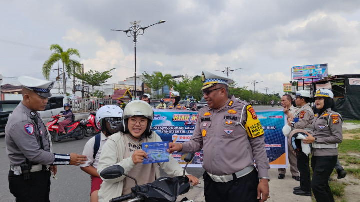Ditlantas Polda Riau Edukasi Keselamatan Pengendara di Pekanbaru