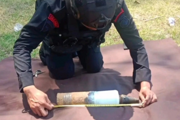 Brimob Ledakkan Temuan Mortir Aktif Sisa Peninggalan Perang Dunia 2