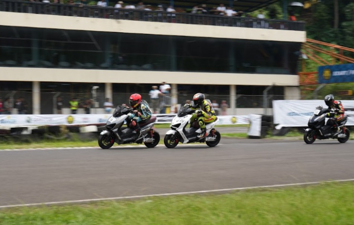 United E-Motor Menggelar Balap Motor Listrik Profesional Pertama di Sirkuit Sentul